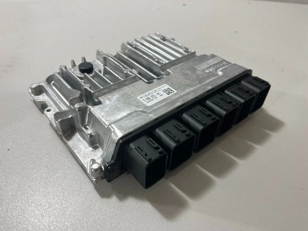 Variklio valdymo blokas
