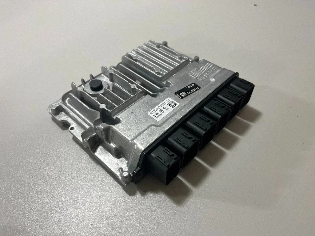 Variklio valdymo blokas
