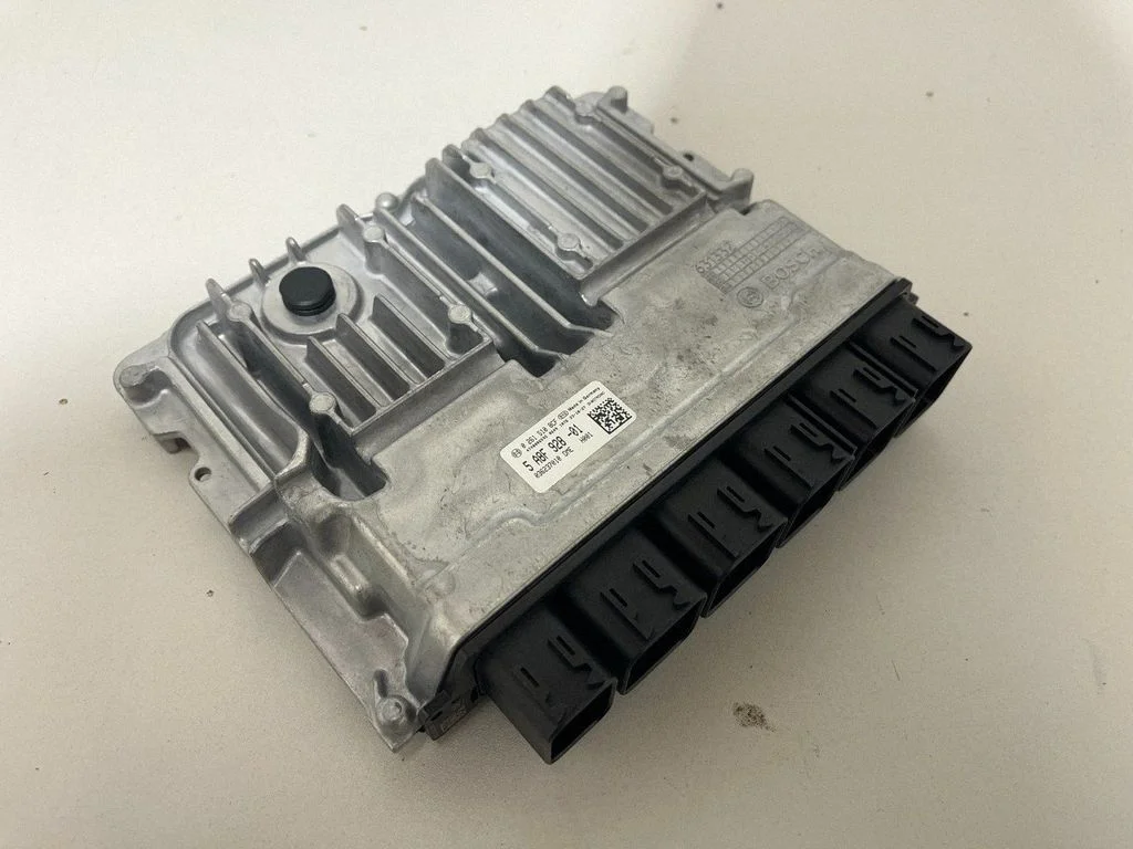 Dzinēja vadības bloks 5A8F928