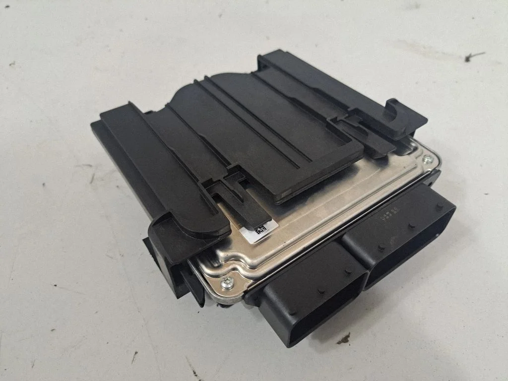 Dzinēja vadības bloks 8578944