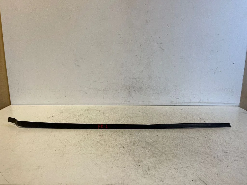 Listwa szyby przedniej 3B0854327C