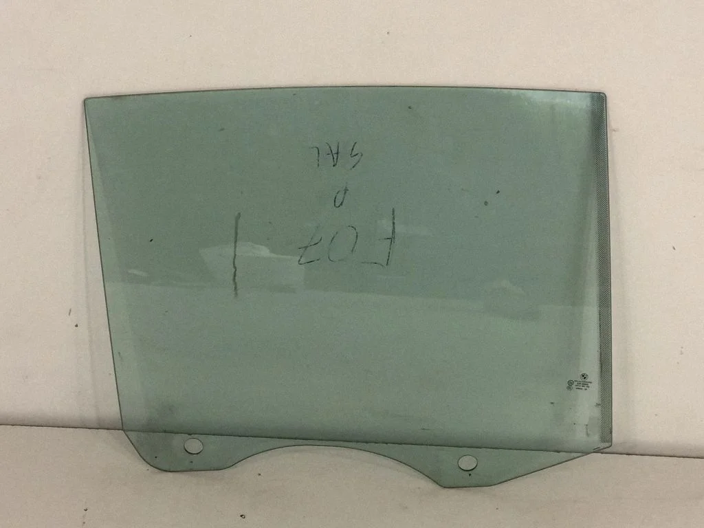 Galvenais aizmugurējo durvju stikls 7197914