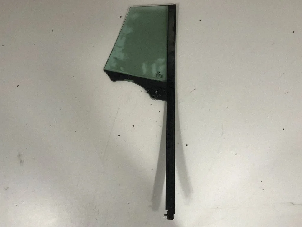 Rear door window glass