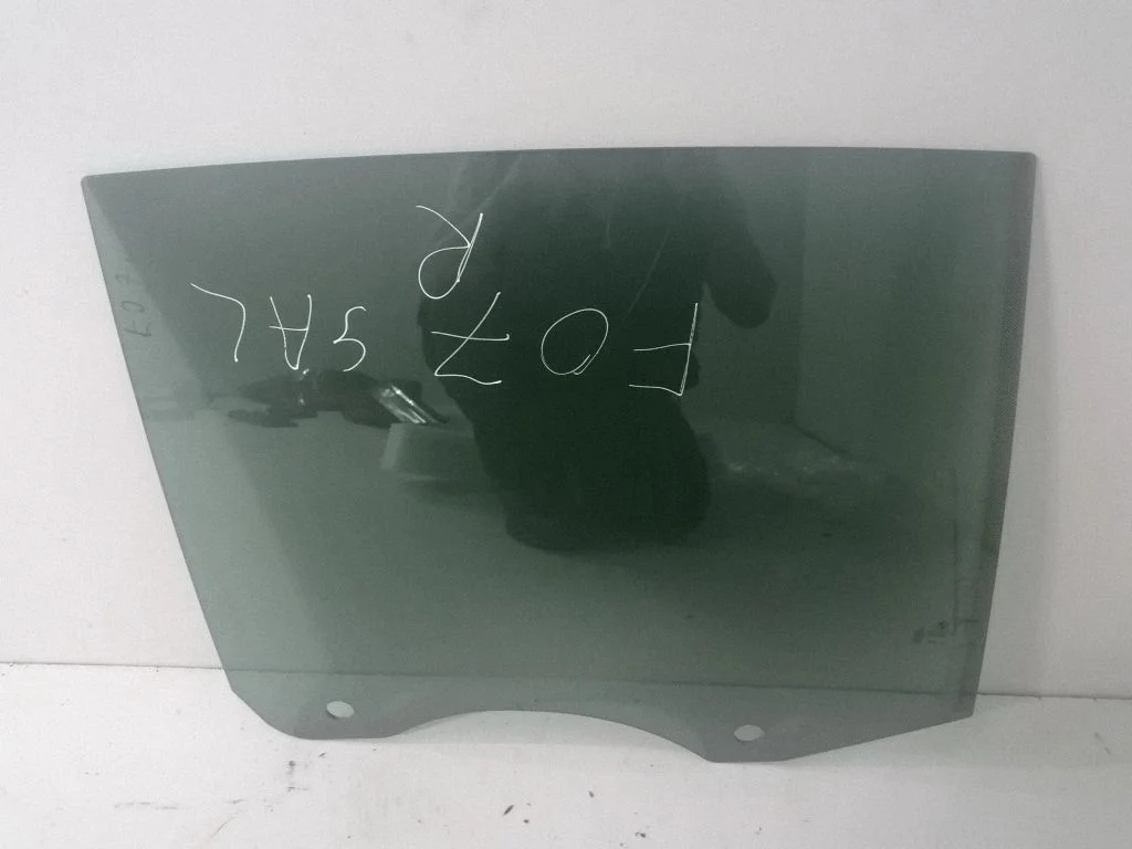 Rear door window glass