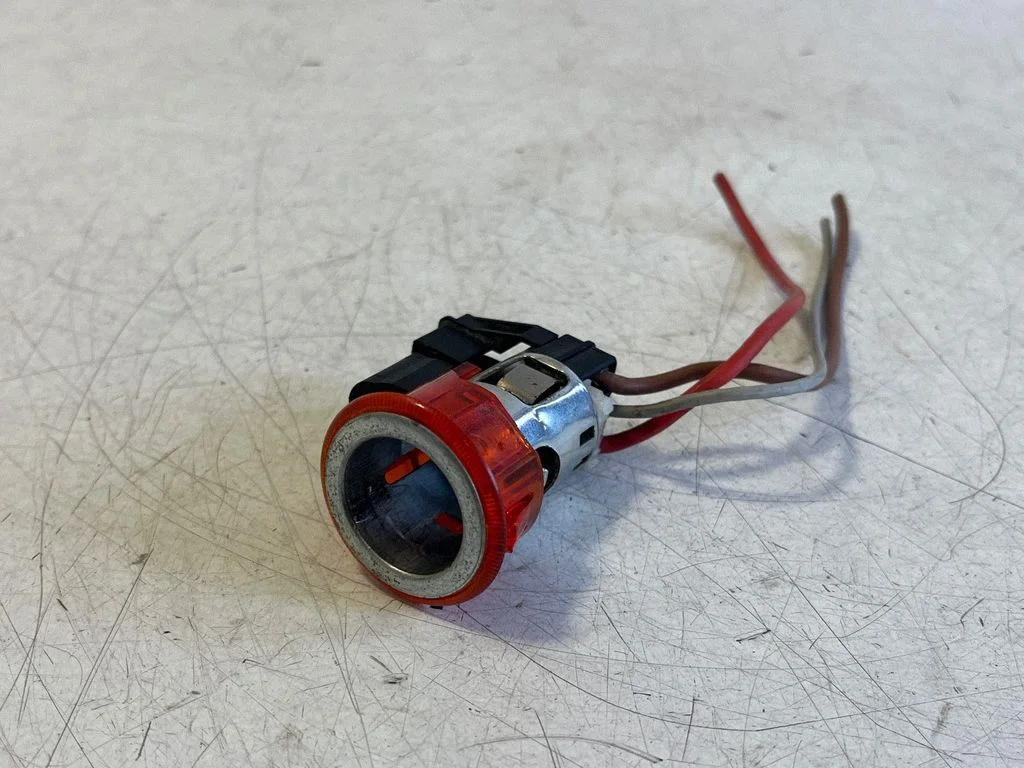 12 V lizdas (priekyje)