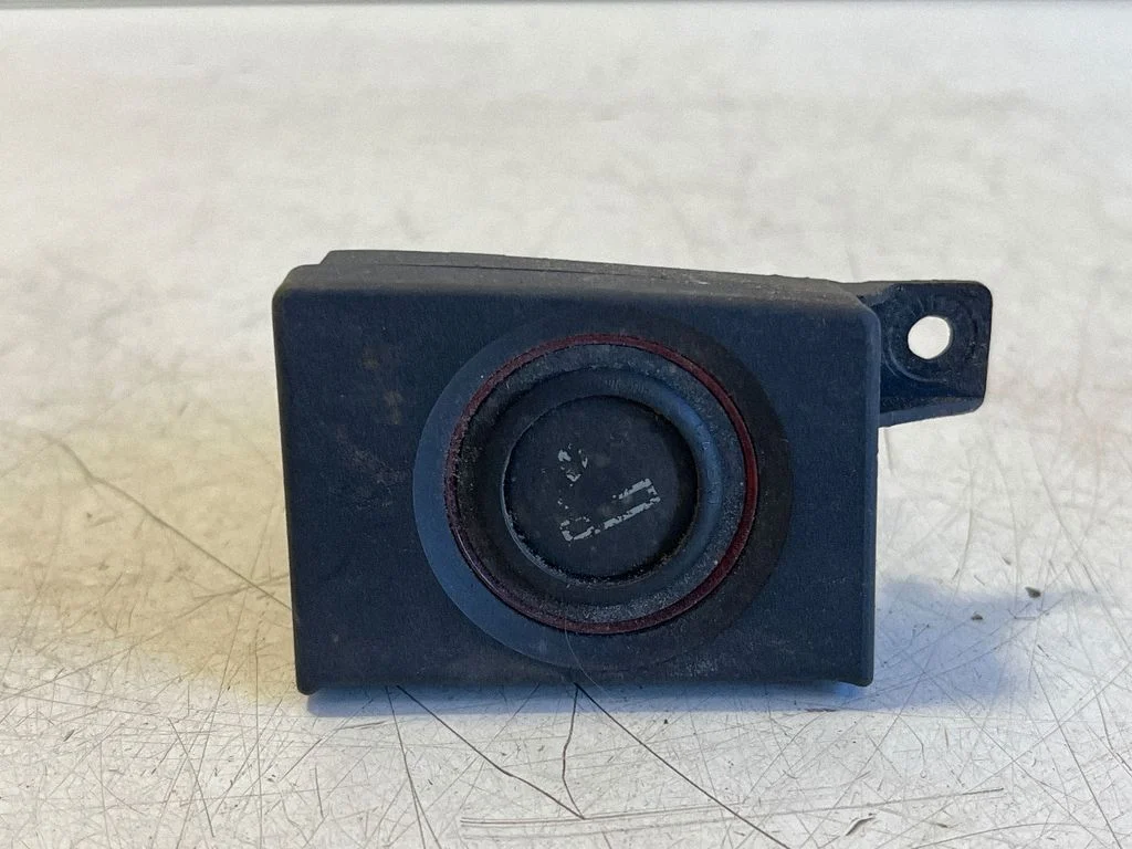 12 V lizdas (priekyje)