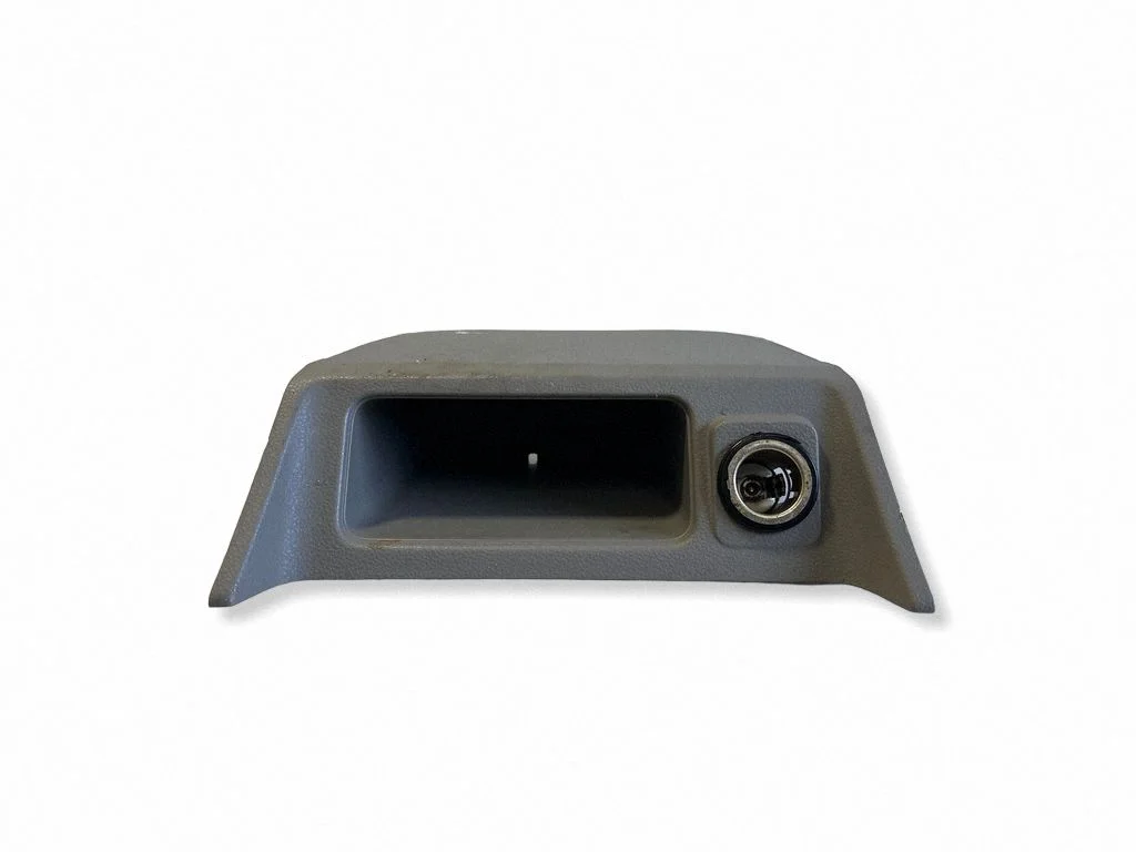 12 V lizdas (priekyje)