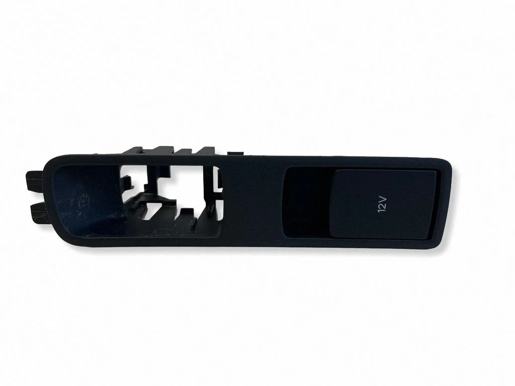 12 V lizdas (priekyje)