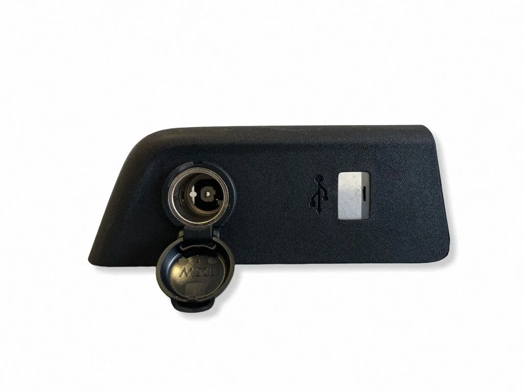 12 V lizdas (priekyje)