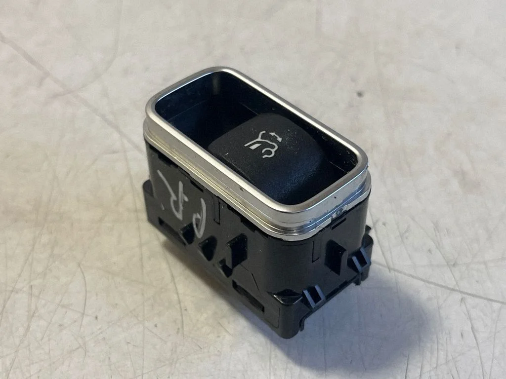 Tailgate opening switch A1678205702
