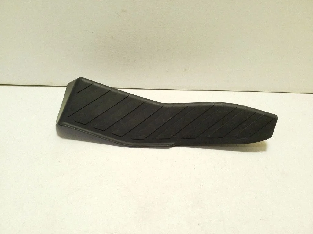 Foot rest pad/dead pedal 2Q2864777