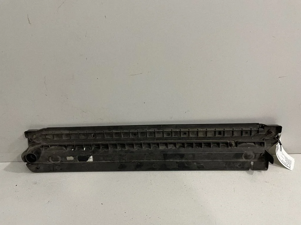 Radiatoru paneļa kronšteins 2249878