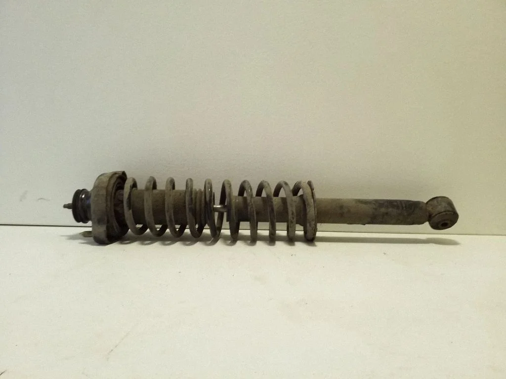 Tagumine amortisaator keerdvedruga – Volvo S40, V40 (1995-2004)