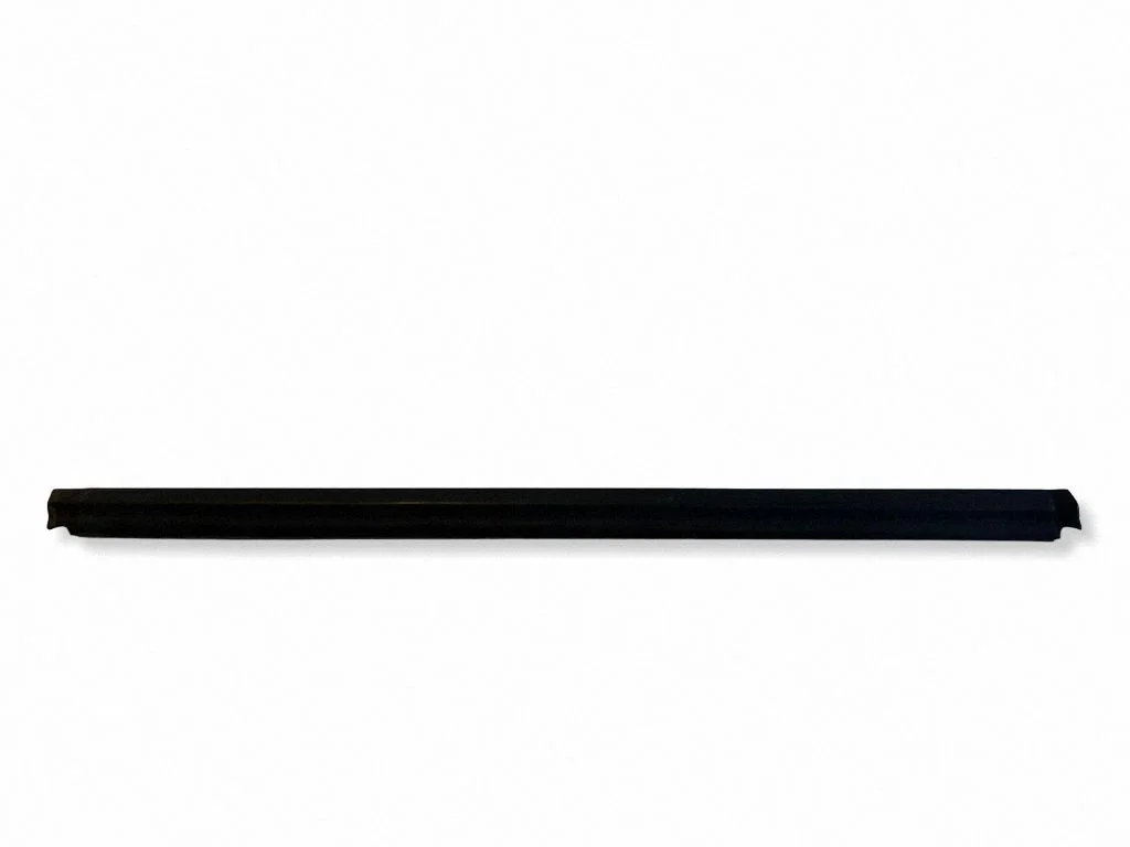 Front door glass trim molding A4477200424