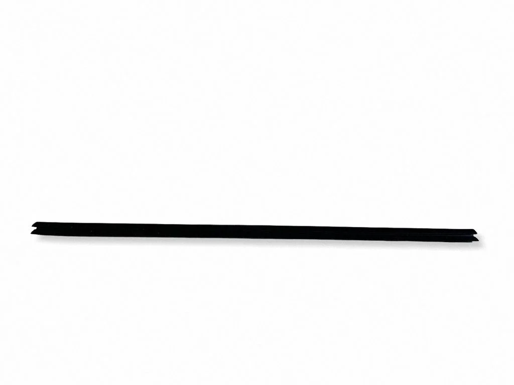 Front door glass trim molding A4477200224