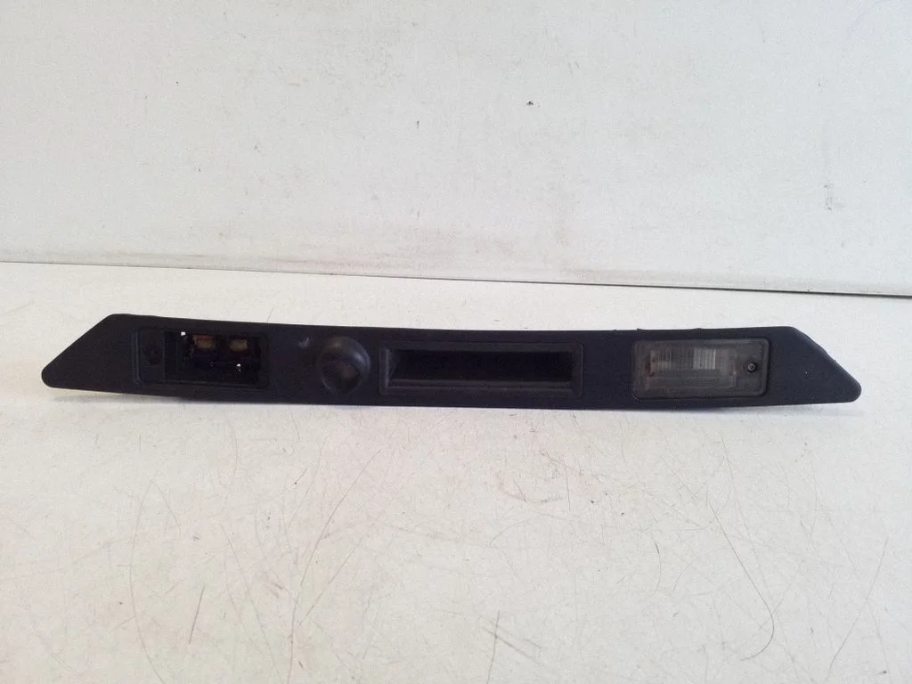 Trunk door license plate light bar 8E0827574C