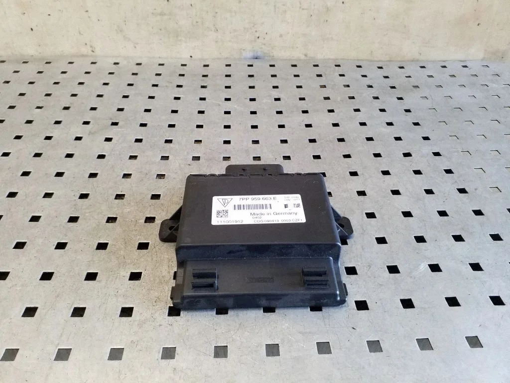 Voltage converter/converter module 7PP959663E