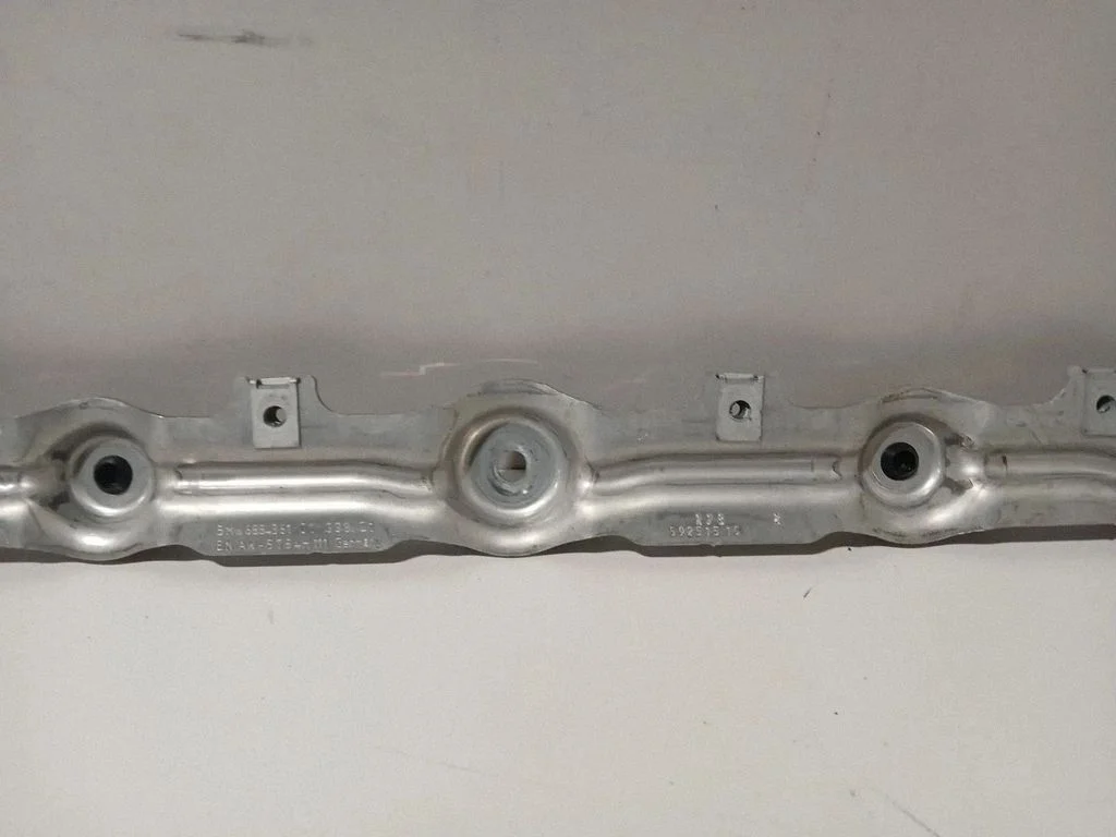 Cita motora nodalījuma detaļa 6884361