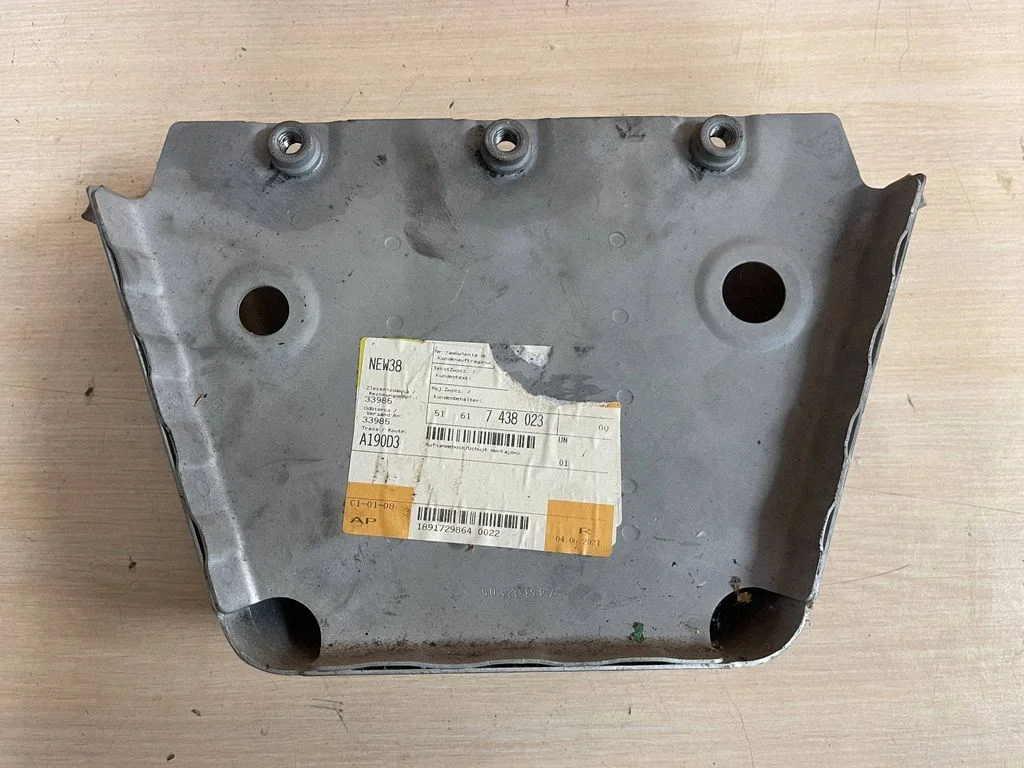 Kita galinės važiuoklės detalė