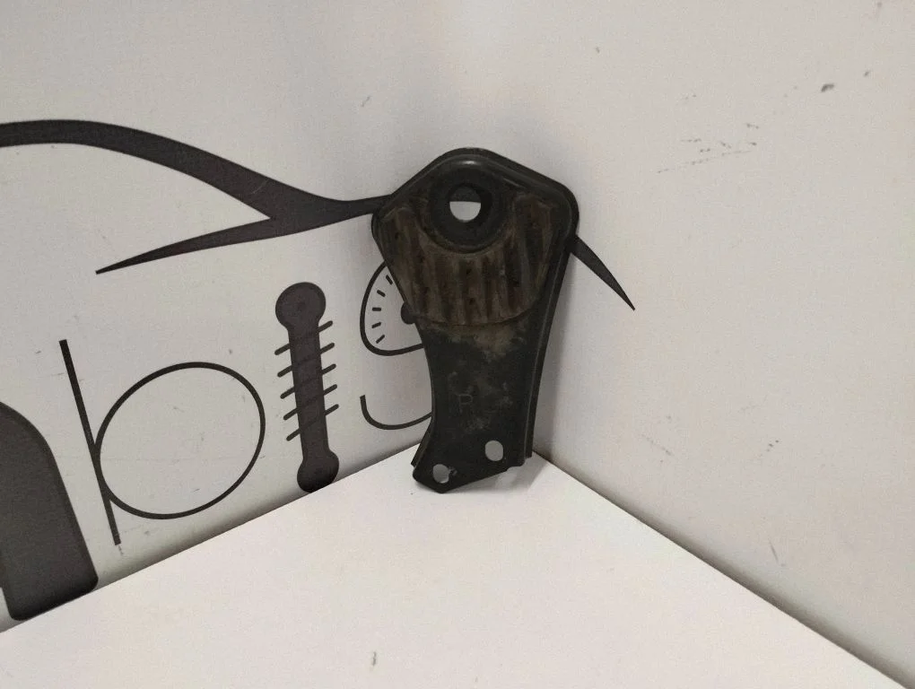 Kita galinės važiuoklės detalė