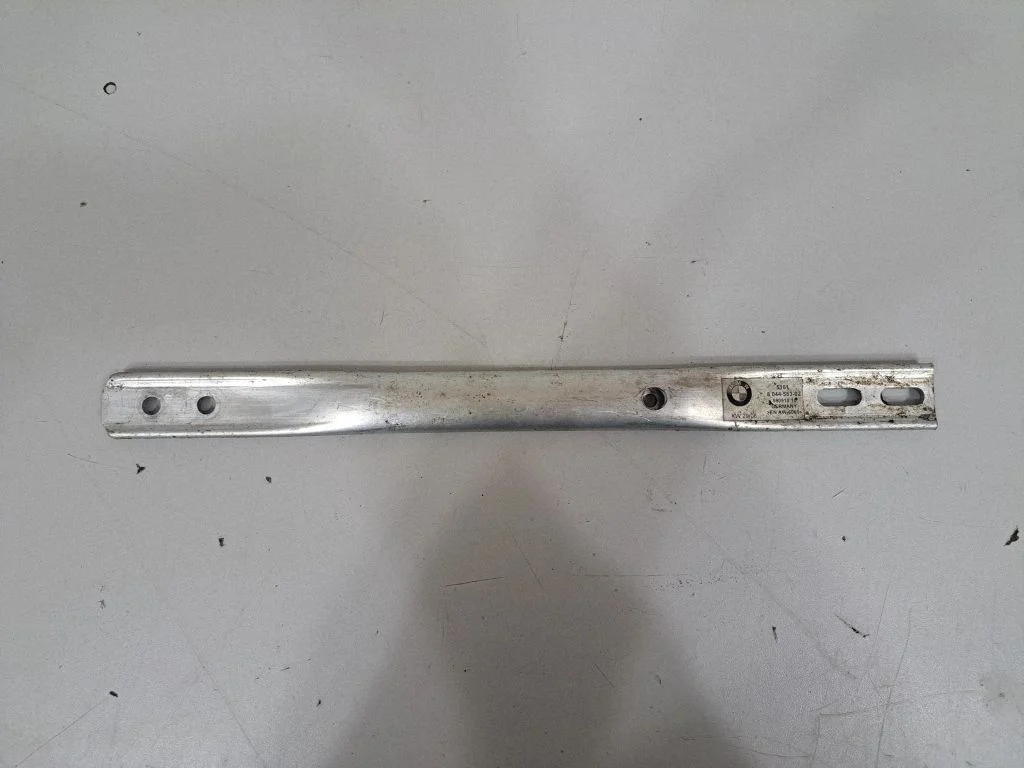 Kita variklio skyriaus detalė