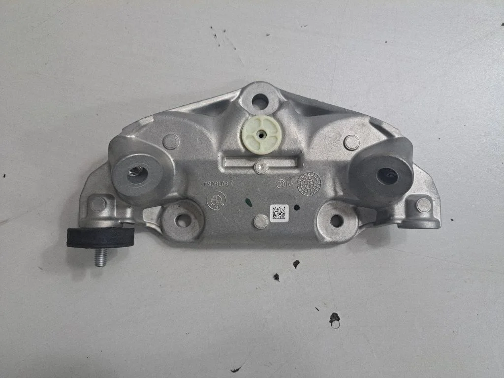 Kita variklio skyriaus detalė