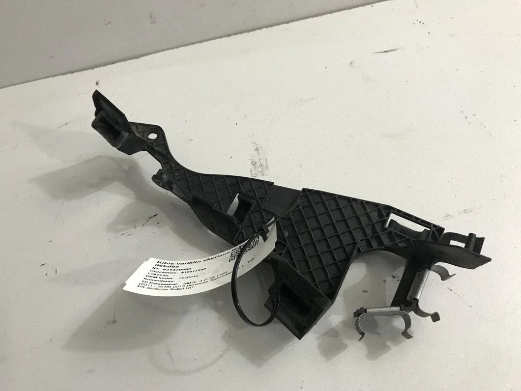 Cita motora nodalījuma detaļa 7640246