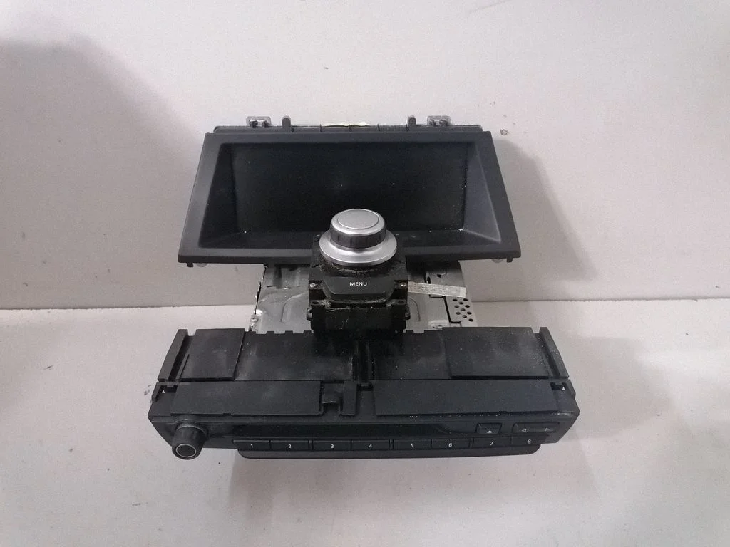 Radio/CD/DVD atskaņotājs/navigācija 7081043