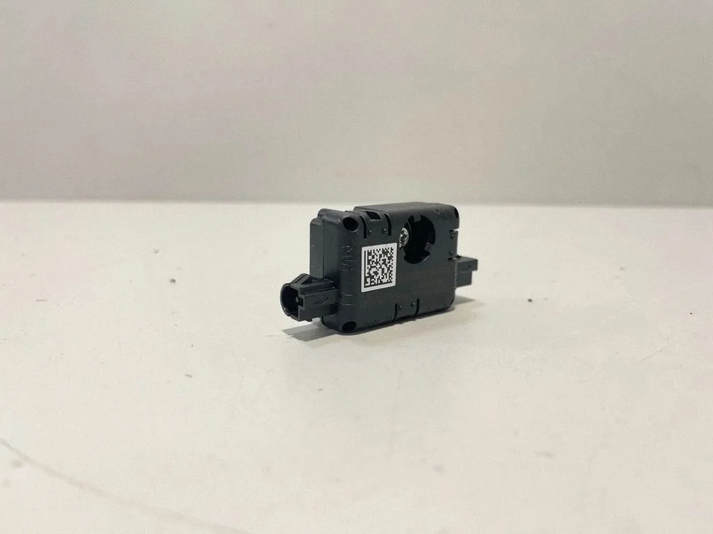 Antenas pastiprinātājs 6832256