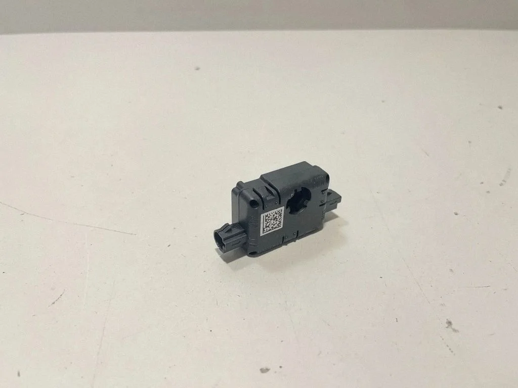 Antenas pastiprinātājs 6832256