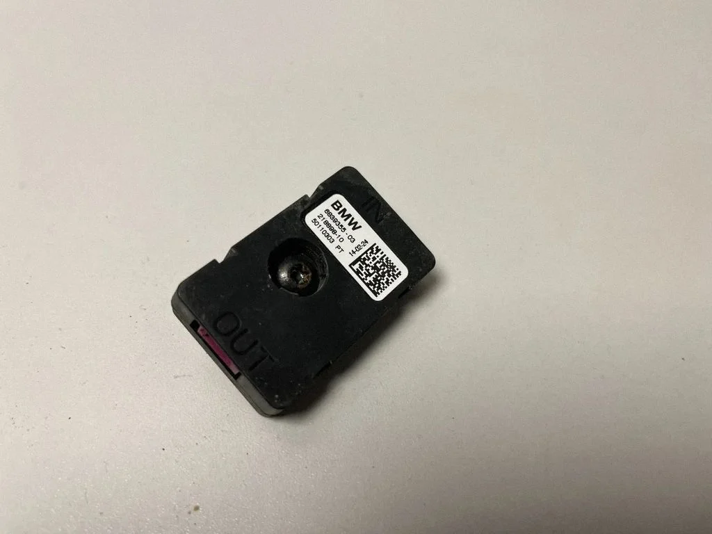 Antenas pastiprinātājs – BMW X5M G05 F95 (2019-)