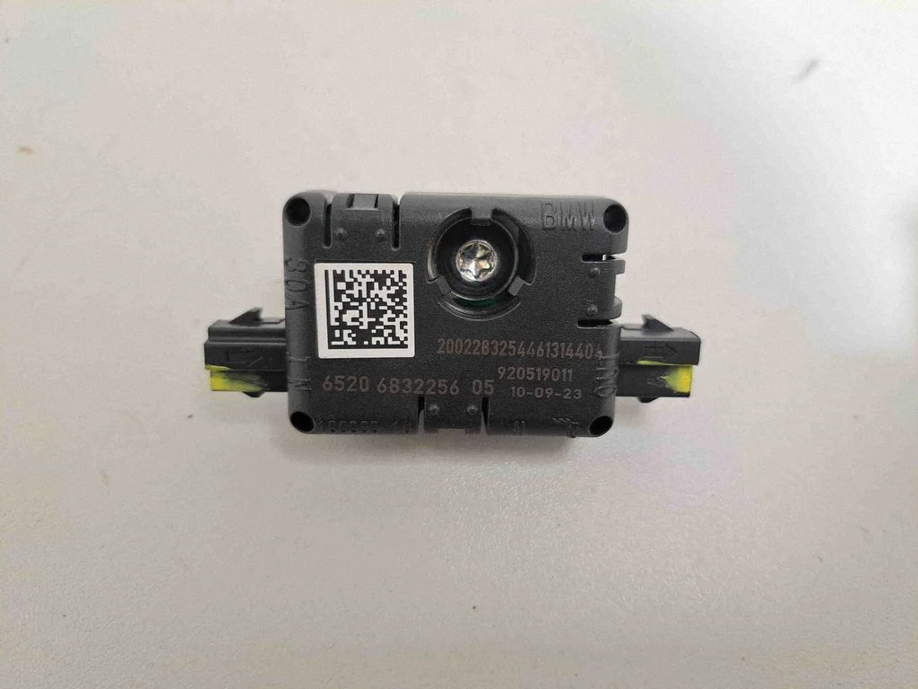 Antenas pastiprinātājs 6832256