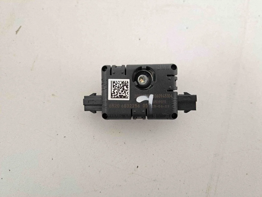 Antenas pastiprinātājs 6832256