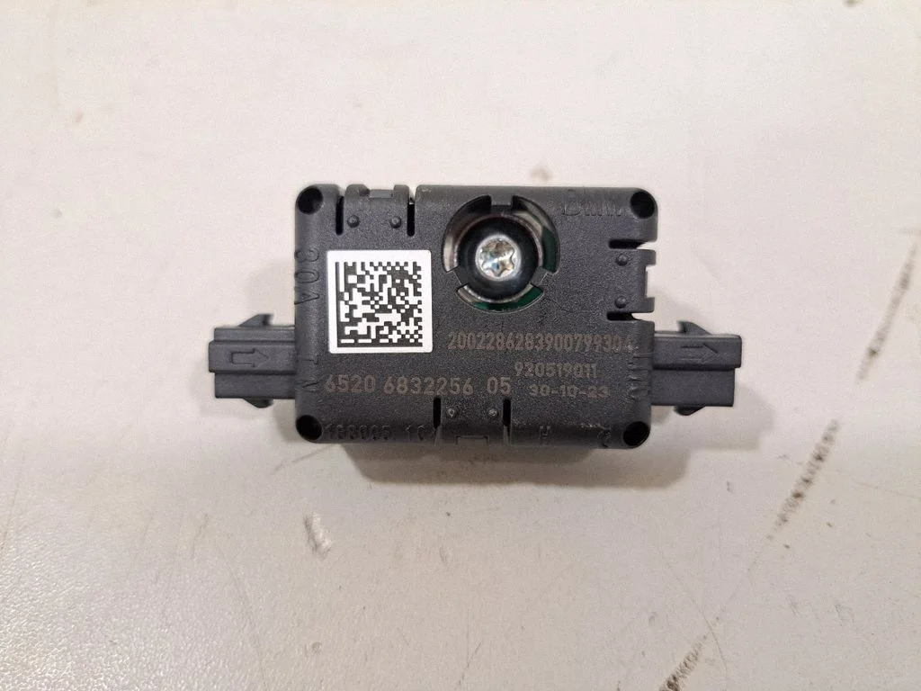 Antenas pastiprinātājs 6832256