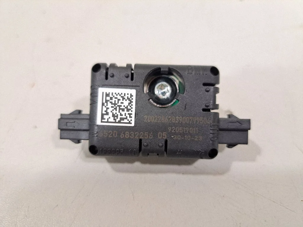 Antenas pastiprinātājs 6832256