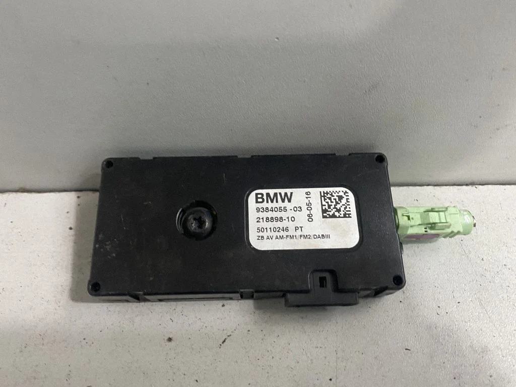 Aerial antenna amplifier – BMW 7 Series G11 G12 (2015-2022)