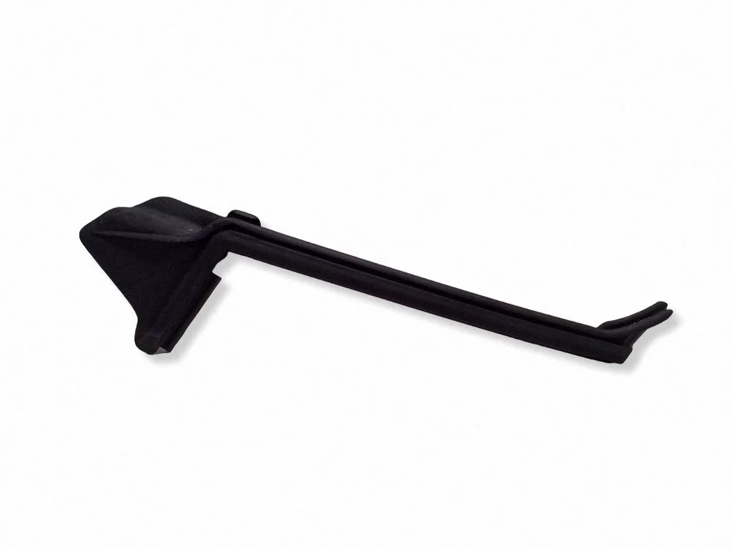 Rear side glass trim 7482955