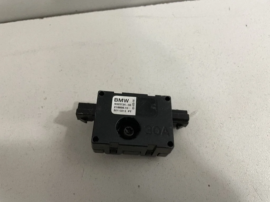Aerial antenna amplifier – BMW 5 Series G30 G31 G38 (2016-)