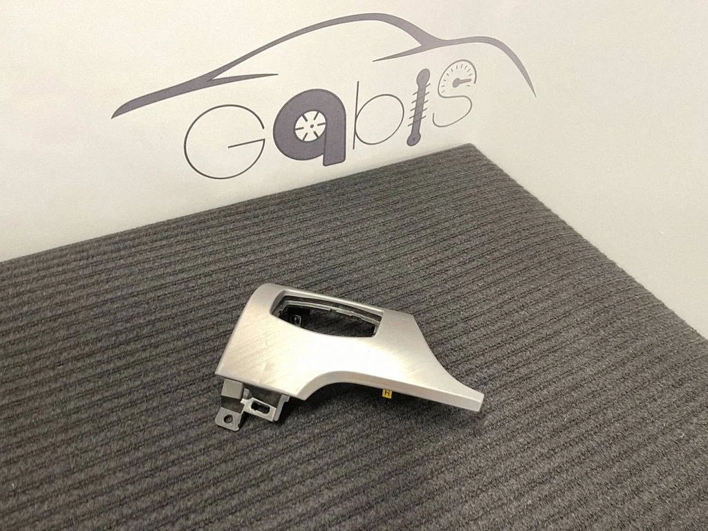 Osłona deski rozdzielczej FR3B13D168
