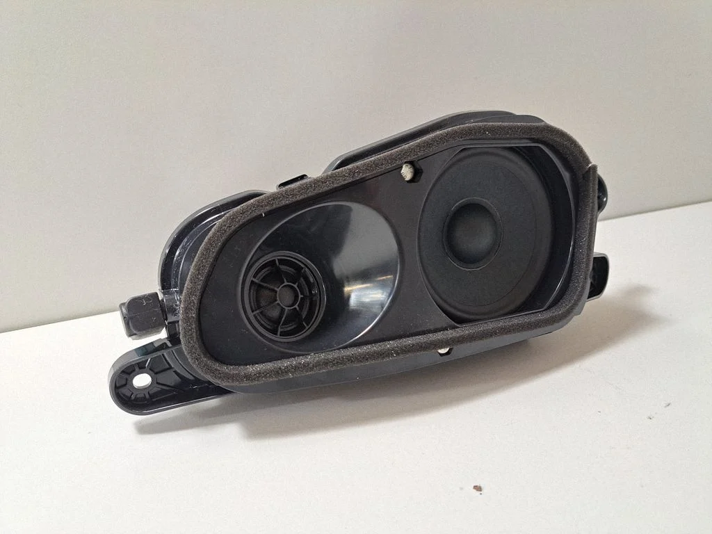 Skaļrunis panelī – BMW X6 G06 (2019-)