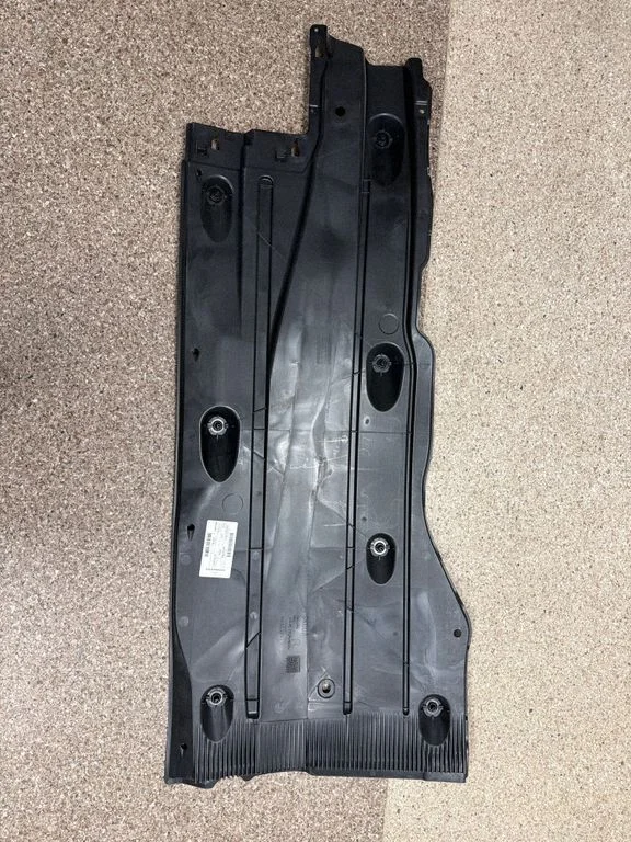 Külgmine põhjakaitse 5Q0825202S – Skoda Octavia Mk3 (5E) (2013-2019)