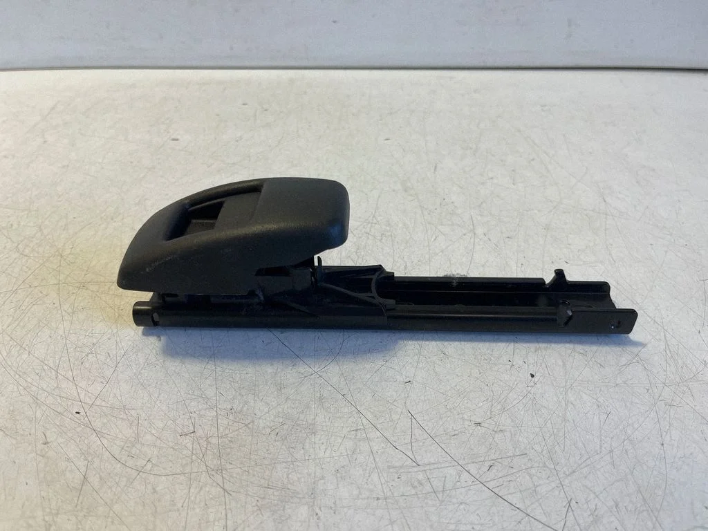Turvavöö reguleerimise siin – Opel Vivaro (2019-)