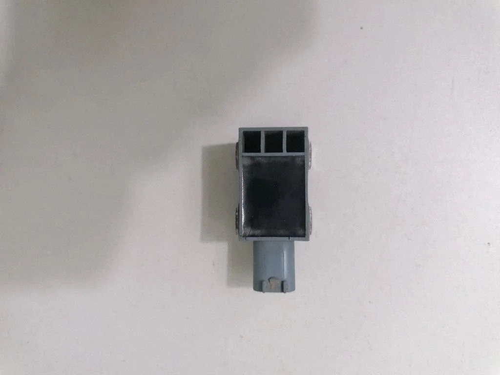 Airbag deployment crash/impact sensor – BMW 5 Series F10 F11 (2009-2016)