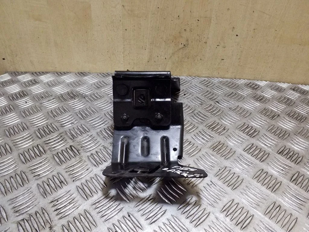 ABS-pumba kinnitus 8X232D190A