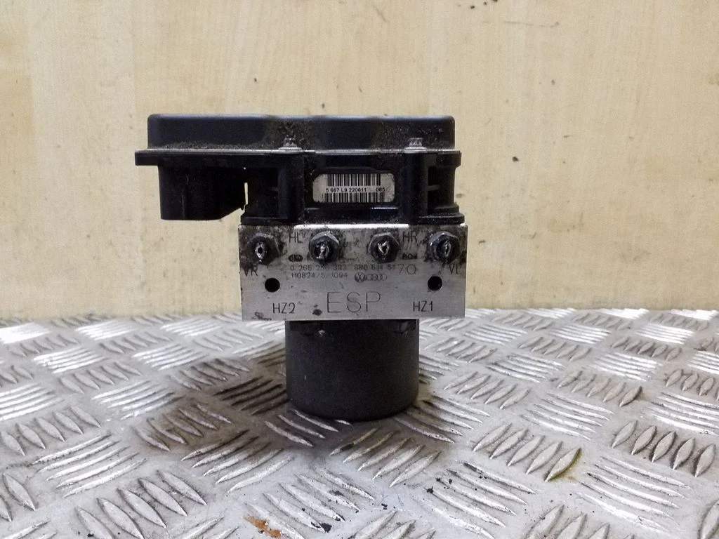 ABS block 8R0907379G