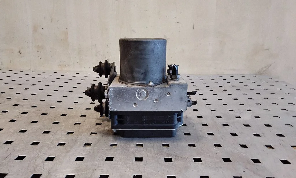 ABS block 8R0907379G