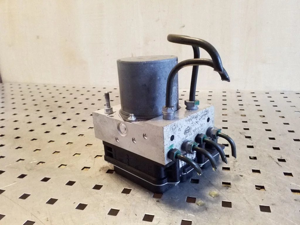 ABS block – Land Rover Range Rover Sport L320 (2005-2013)