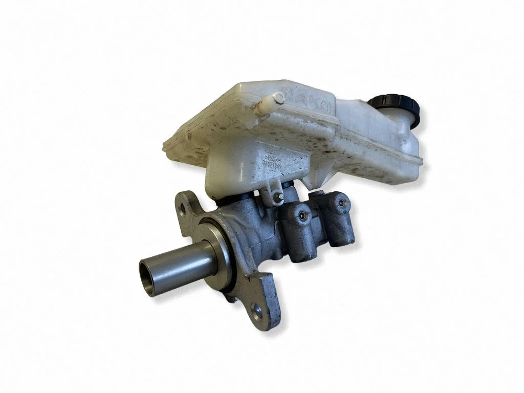 Master brake cylinder 32671769