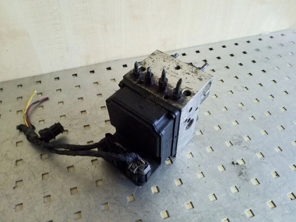 ABS-plokk 47600AR005