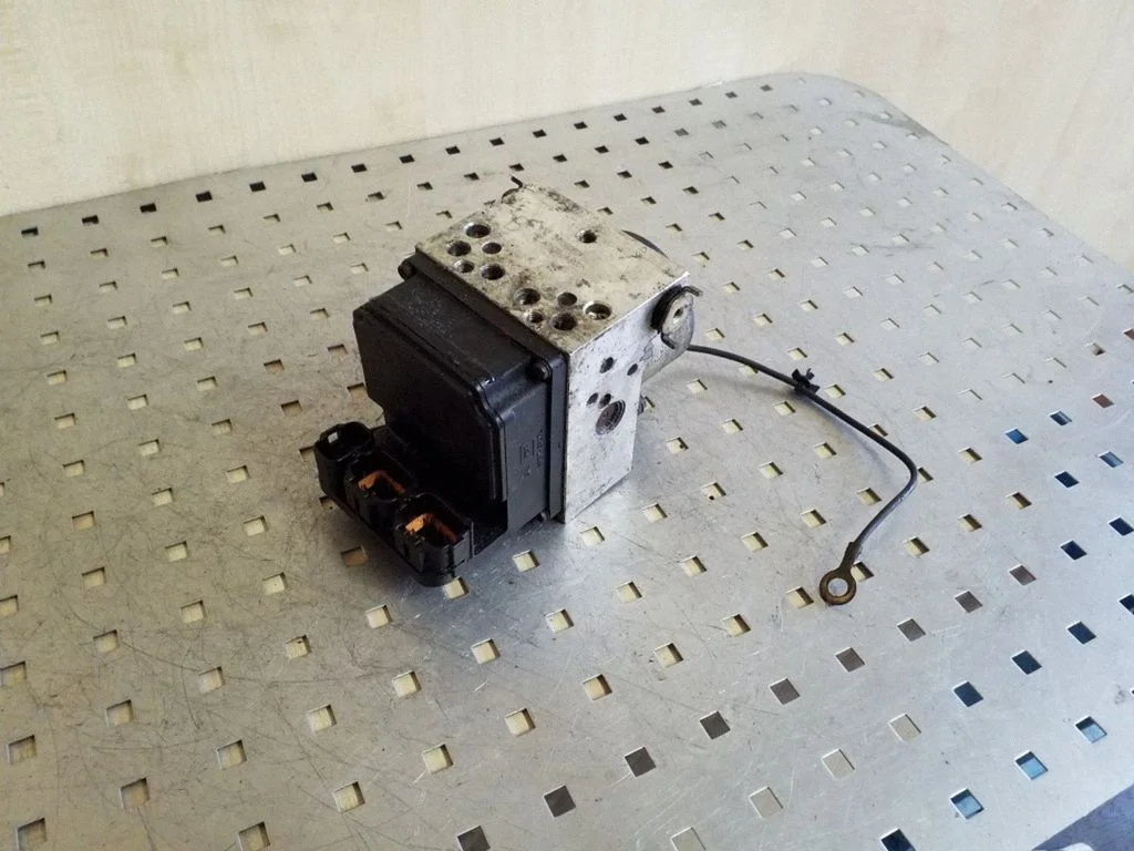 ABS-plokk 47600AR005